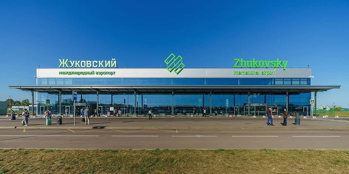 Пассажирский терминал аэропорта Жуковский на лётном поле