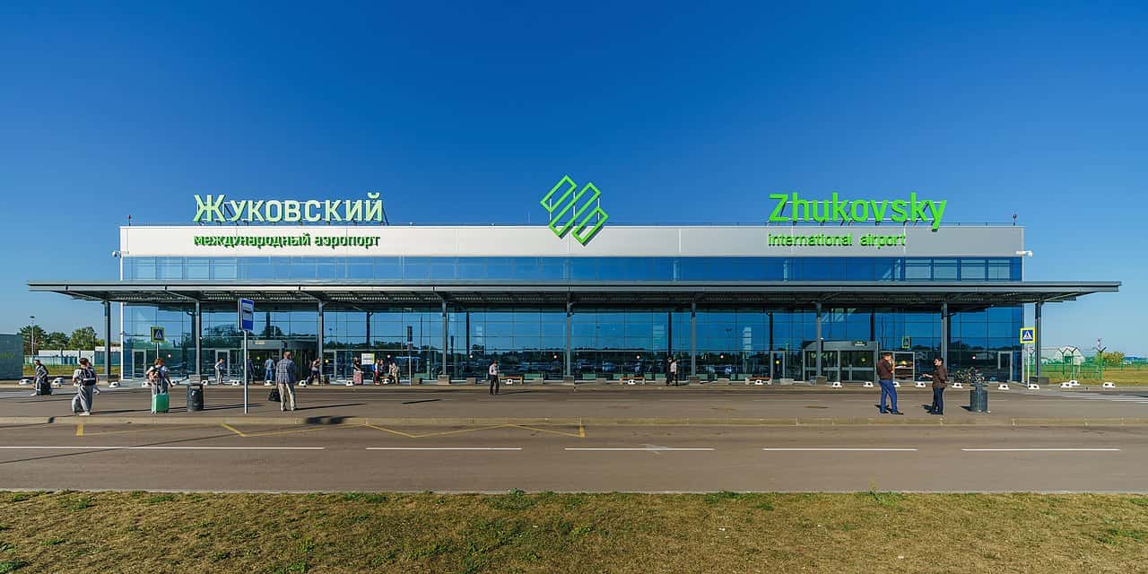 Пассажирский терминал аэропорта Жуковский на лётном поле