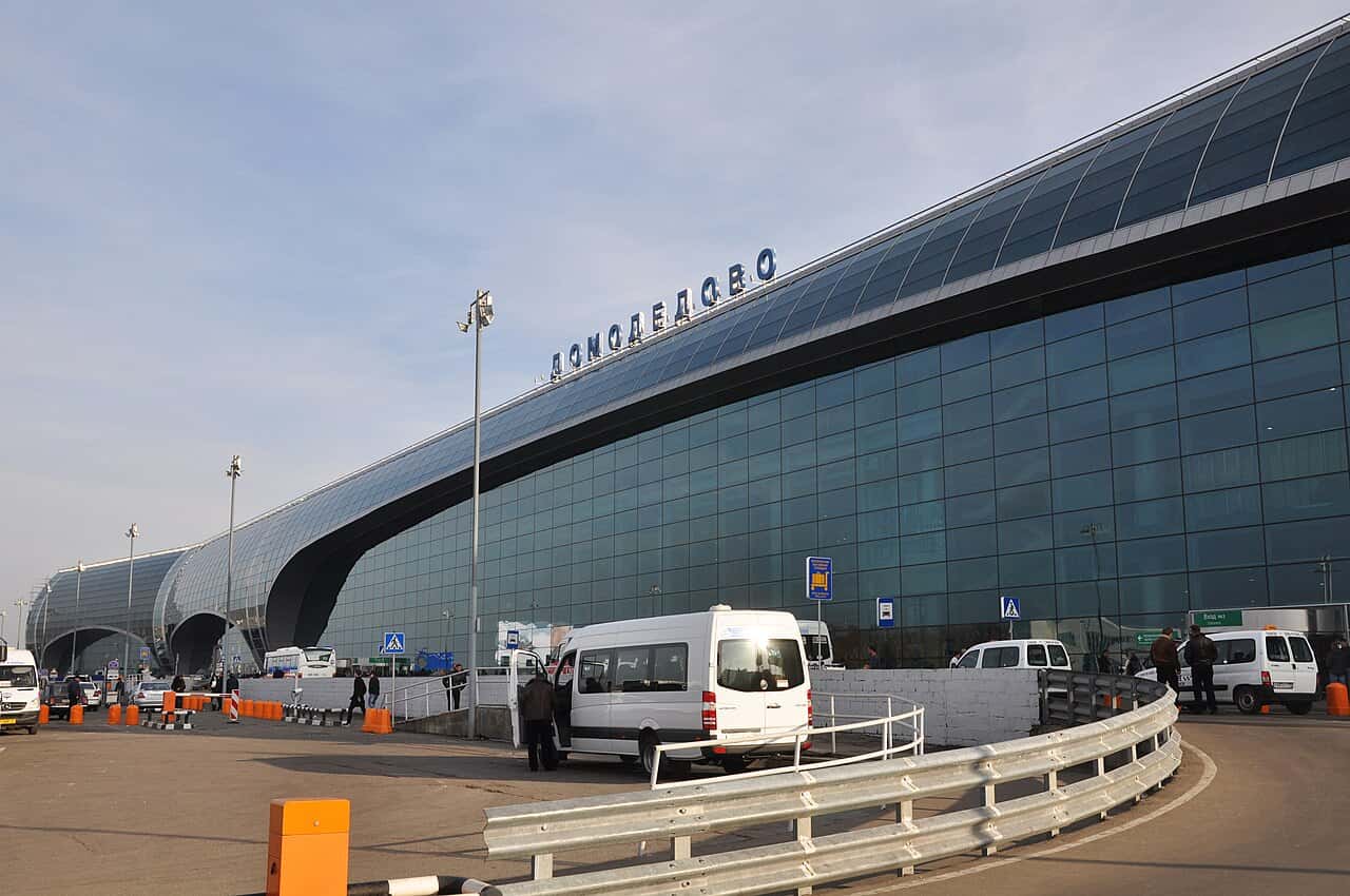 Фасад пассажирского терминала аэропорта Домодедово