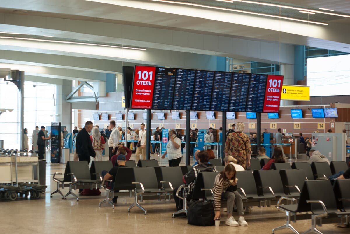 Табло вылетов в терминале D аэропорта Шереметьево