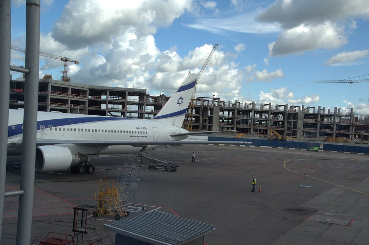 Аэропорт Домодедово, лётное поле и взлётная полоса